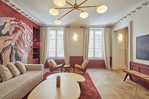 Luxurious AC Apartment Louvre Museum Saint Honore