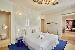 Luxurious AC Apartment Louvre Museum Saint Honore