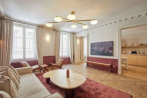 Luxurious AC Apartment Louvre Museum Saint Honore