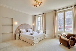 Luxurious AC Apartment Louvre Museum Saint Honore