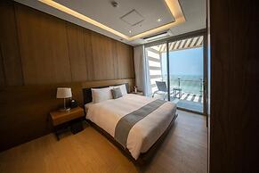 Haeundae Beach Restmons