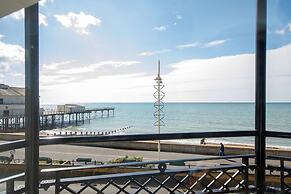 Seafront Apartment With Balcony Panoramic Views