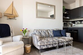 Seafront Apartment With Balcony Panoramic Views