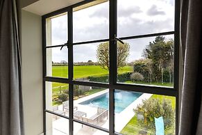 Chic Harbour Retreat for 10 With Pool