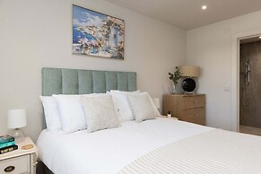 Stylish Coastal 3BD Bungalow With Garden