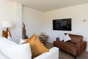 Stylish Coastal 3BD Bungalow With Garden