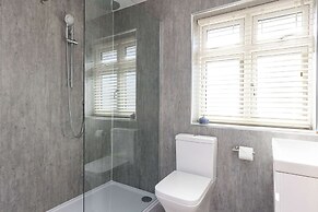 Stylish Coastal 3BD Bungalow With Garden