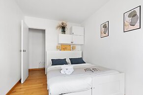 Cozy 2BR Eiffel Tower Area