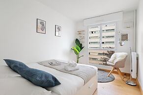 Cozy 2BR Eiffel Tower Area