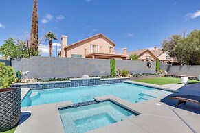 6 Mi to Strip & Chinatown! Poolside Desert Escape