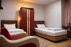 Ari Otel
