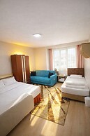 Ari Otel