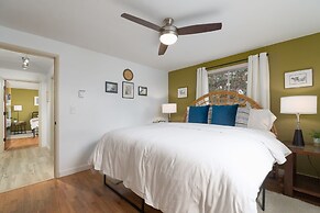 The Jasmine House - Cute & Centrally Located 2 Bedroom Home