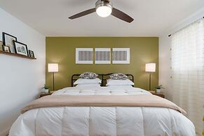 The Jasmine House - Cute & Centrally Located 2 Bedroom Home