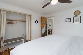 The Jasmine House - Cute & Centrally Located 2 Bedroom Home