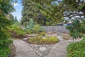 The Jasmine House - Cute & Centrally Located 2 Bedroom Home