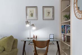 The Jasmine House - Cute & Centrally Located 2 Bedroom Home