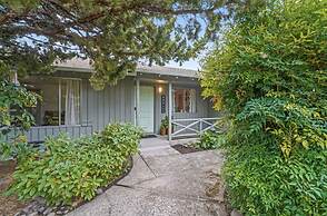 The Jasmine House - Cute & Centrally Located 2 Bedroom Home