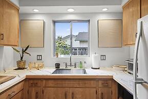 The Jasmine House - Cute & Centrally Located 2 Bedroom Home