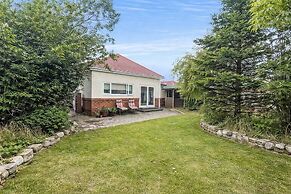 3 Bed Bungalow With Large Garden & BBQ