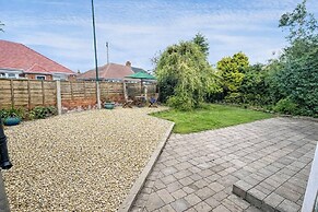 3 Bed Bungalow With Large Garden & BBQ