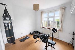 3 Bed Bungalow With Large Garden & BBQ