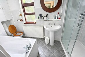 3 Bed Bungalow With Large Garden & BBQ