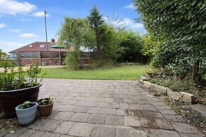 3 Bed Bungalow With Large Garden & BBQ