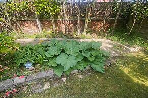 3 Bed Bungalow With Large Garden & BBQ