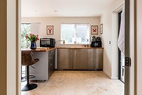 Stunning 1 BD Home in Worcestershire