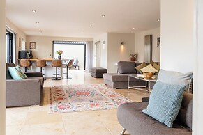 Stunning 1 BD Home in Worcestershire