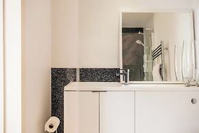 Stunning 1 BD Home in Worcestershire