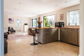 Stunning 1 BD Home in Worcestershire