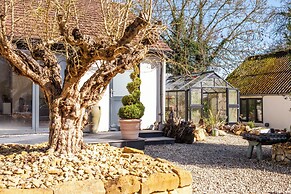 Stunning 1 BD Home in Worcestershire