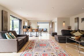 Stunning 1 BD Home in Worcestershire