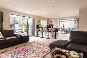 Stunning 1 BD Home in Worcestershire