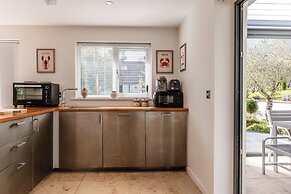 Stunning 1 BD Home in Worcestershire