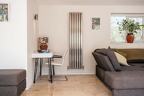 Stunning 1 BD Home in Worcestershire