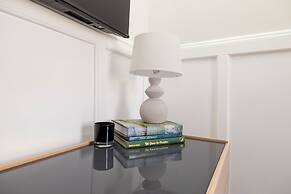 Stylish West End 1-Bed - Prime Location