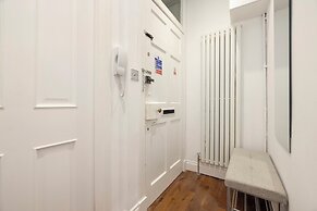 Stylish West End 1-Bed - Prime Location