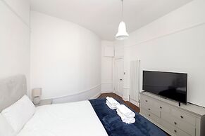 Stylish West End 1-Bed - Prime Location