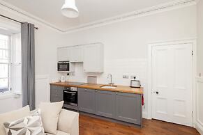 Stylish West End 1-Bed - Prime Location