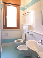 Equipped Vacation Home With Balcony