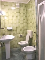 Equipped Vacation Home With Balcony