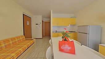 Equipped Vacation Home With Balcony