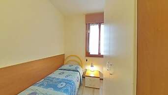 Equipped Vacation Home With Balcony