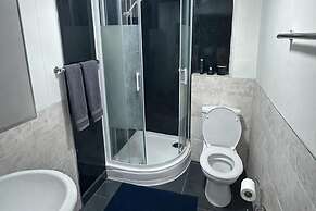 Apartment Sleeps 4 With Parking