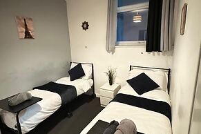 Apartment Sleeps 4 With Parking