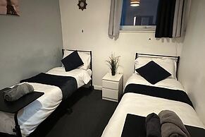 Apartment Sleeps 4 With Parking