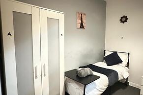 Apartment Sleeps 4 With Parking